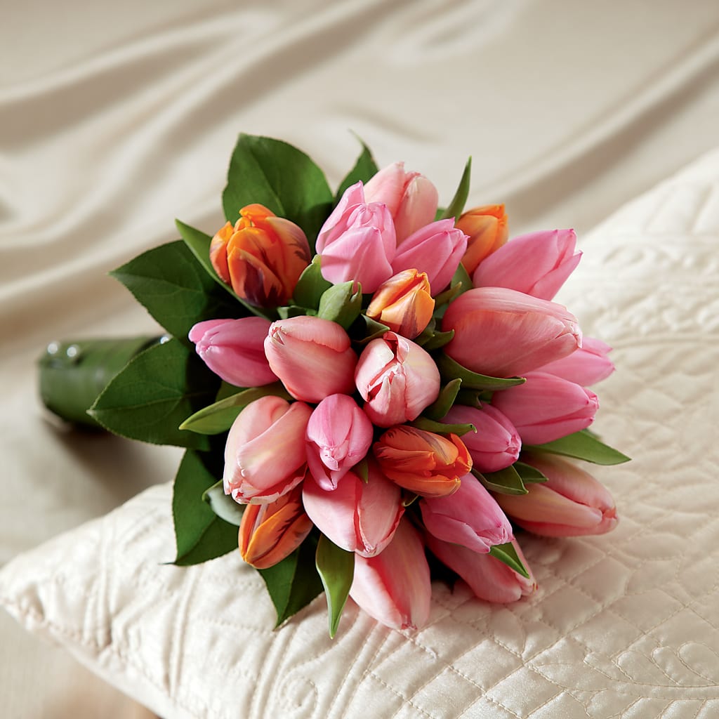 Embraceable Bouquet – Floral Expressions, Auburn IL
