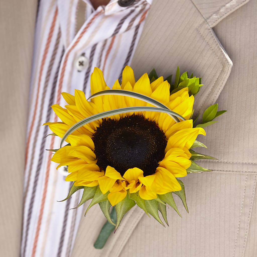 Free Spirit Boutonniere – Floral Expressions, Auburn IL